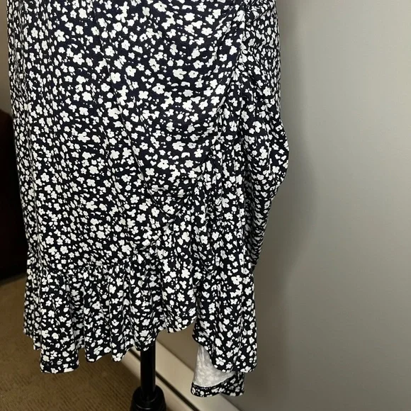 Banana Republic Drop Waist Flounce Hem T Shirt Dress Floral Print - Picture 5 of 9